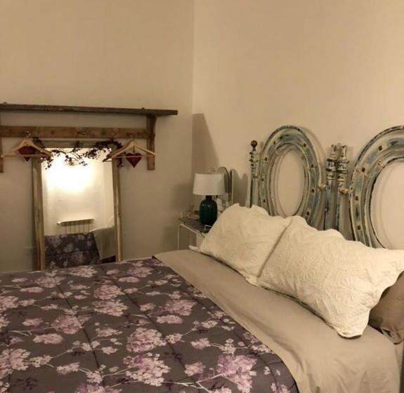 Camera Standard, Palazzo Siena De Facendis