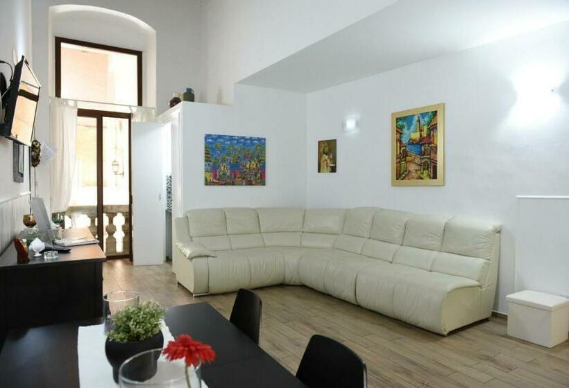 חדר סטנדרט לשלושה, Sisters Residence