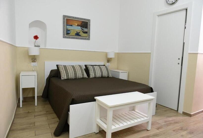 חדר סטנדרט לשלושה, Sisters Residence