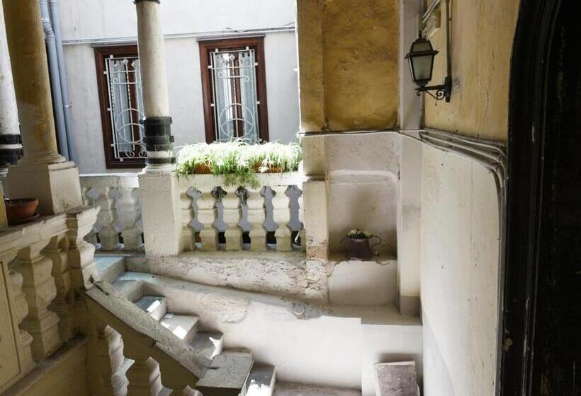 חדר סטנדרט, Sisters Residence