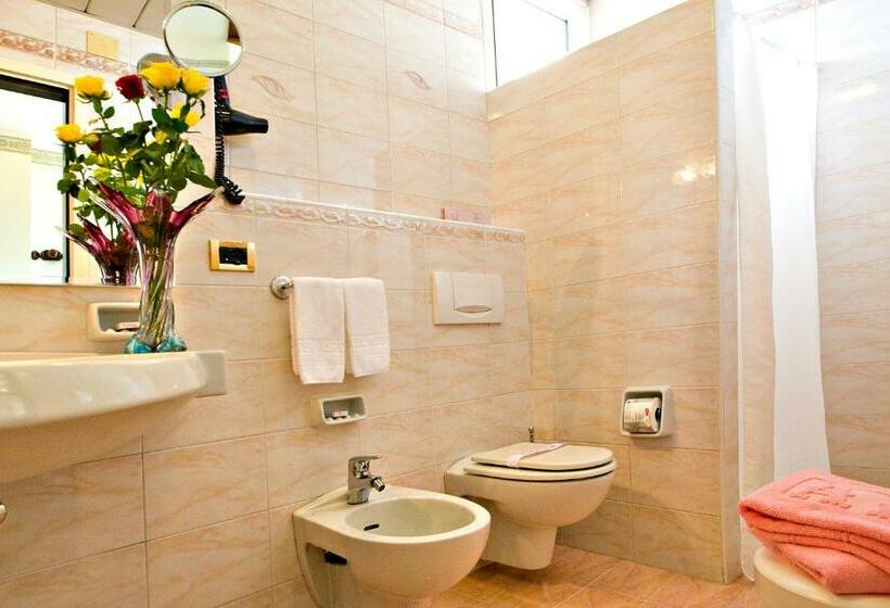 带泳池观景的豪华房, Abano Astoria