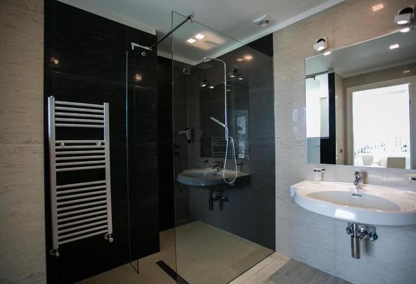 小型套房带泳池景, Abano Astoria