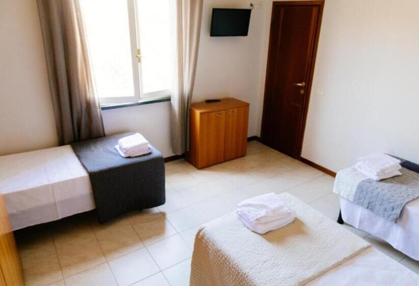 غرفة أساسية ثلاثية, Albergo Soliani