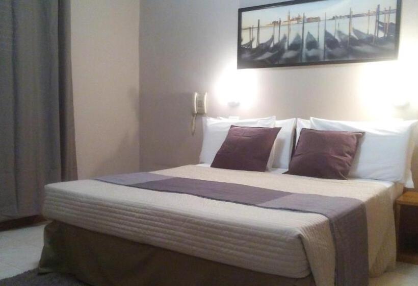 جناح جونيور, Albergo Soliani