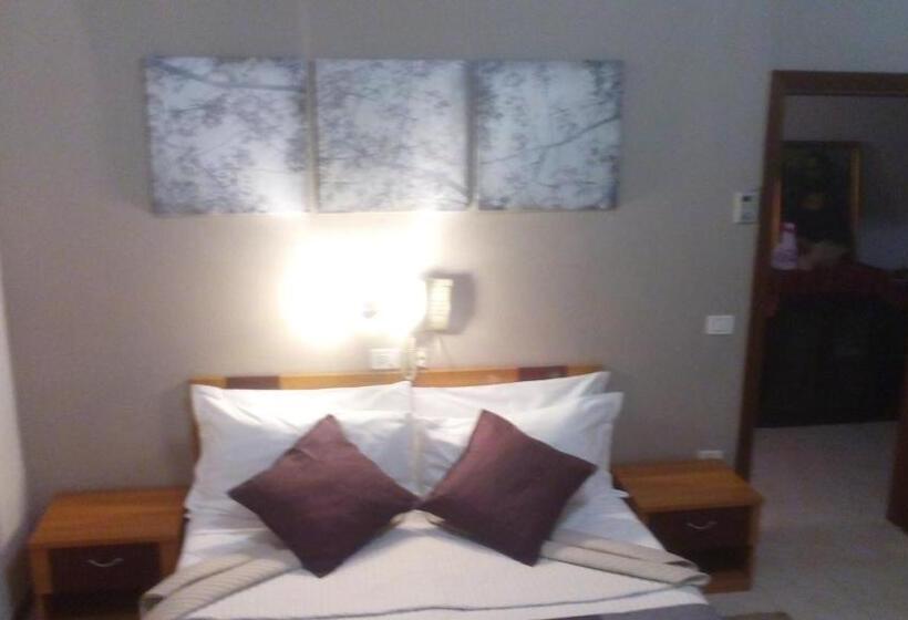 جناح جونيور, Albergo Soliani