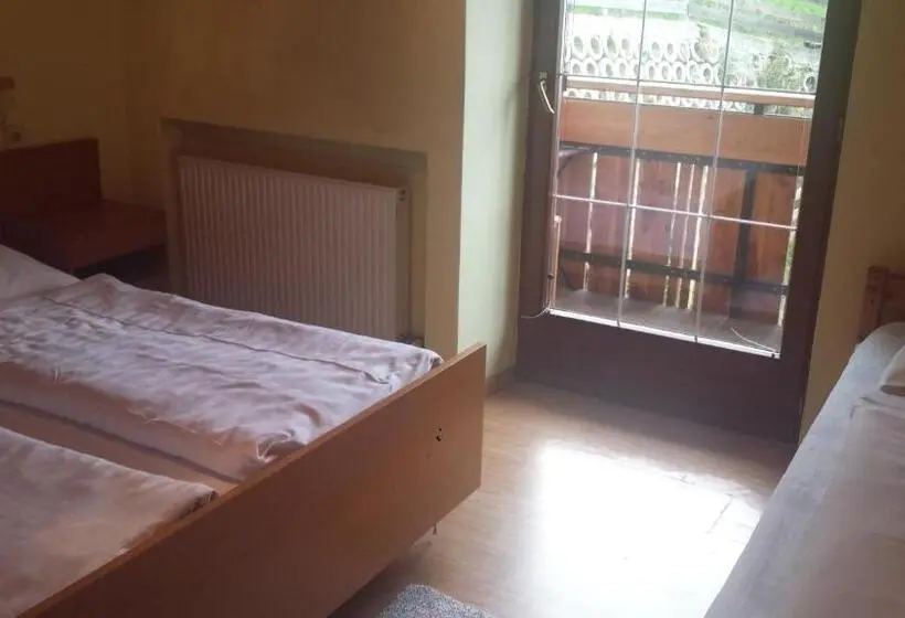 Standard Kolmen Hengen Huone Parveke, Pension Schönblick