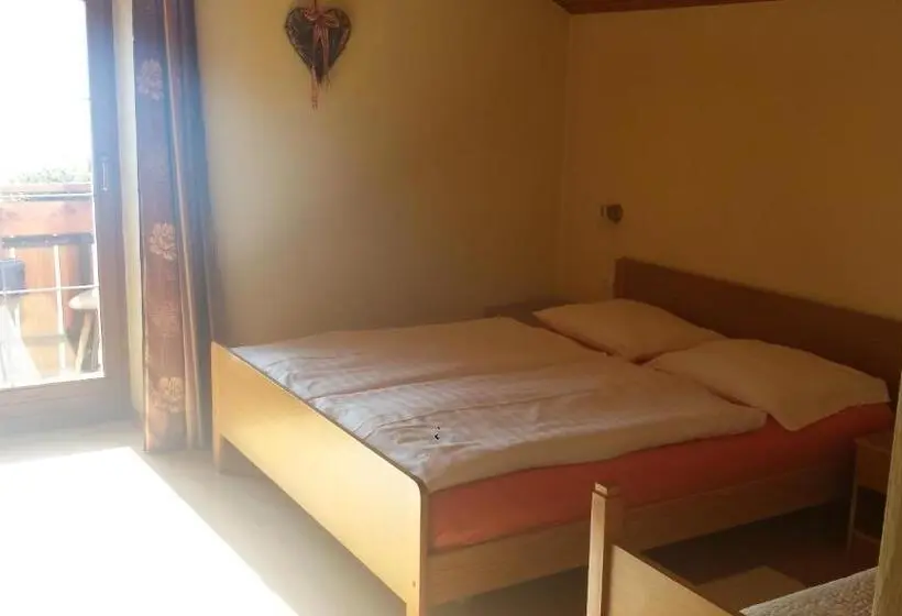 Standard Kolmen Hengen Huone, Pension Schönblick