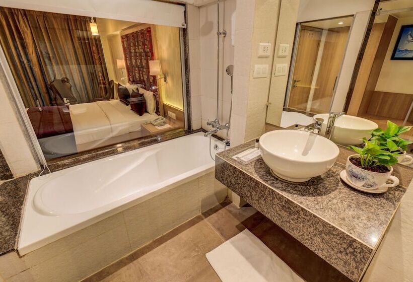 جناح, The Ssk Solitaire Hotel & Banquets