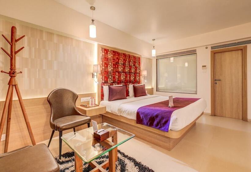 스위트, The Ssk Solitaire Hotel & Banquets