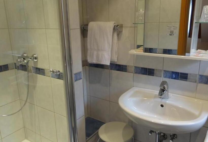 패밀리 룸, Zur Loreley   Garni