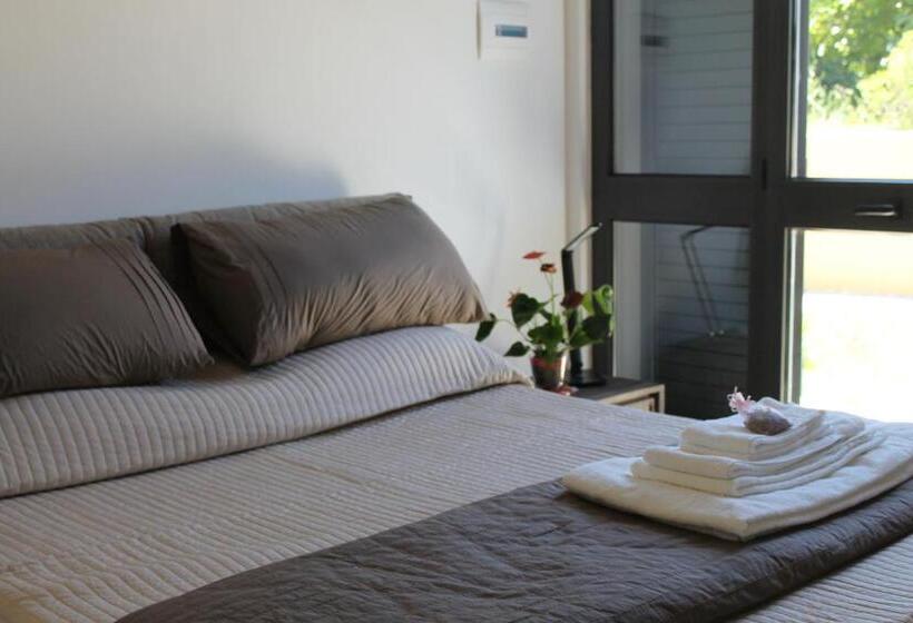 اتاق خانوادگی, Country House Erba Regina