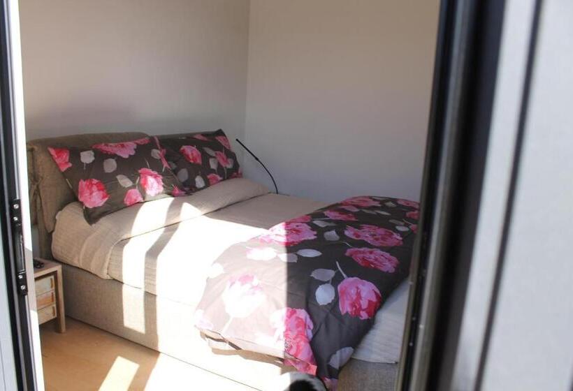 اتاق خانوادگی, Country House Erba Regina