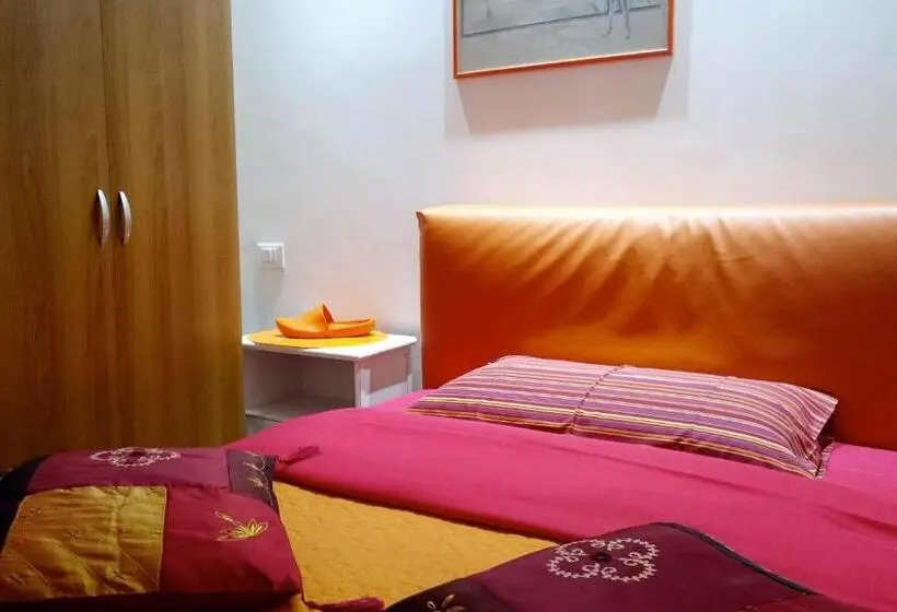 اتاق استاندارد یک نفره, Monaco Rooms