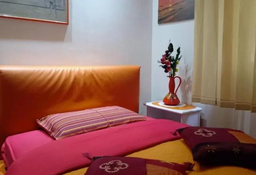 اتاق استاندارد یک نفره, Monaco Rooms