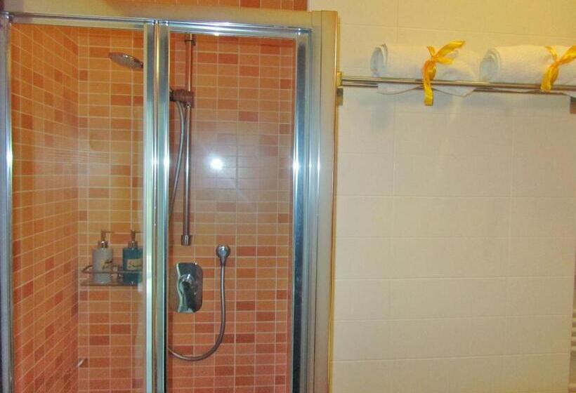 اتاق استاندارد یک تخته با سرویس بهداشتی مشترک, B&b Il Giardino In Città Parcheggio Privato Gratuito Su Disponibilità