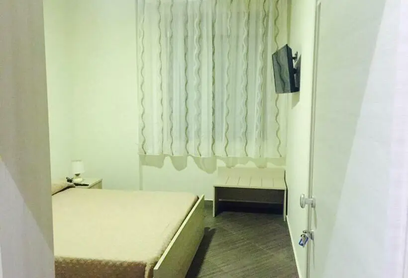 اتاق استاندارد, Civico 83