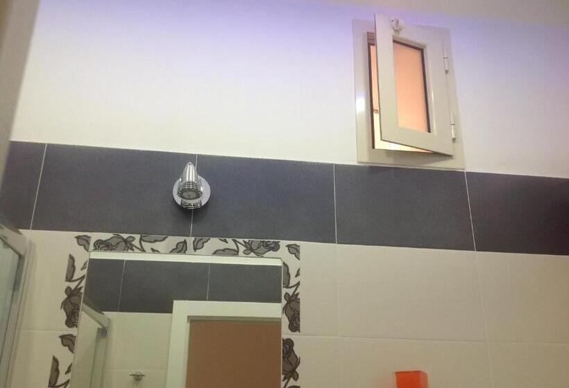 اتاق لوکس, Stella Diana