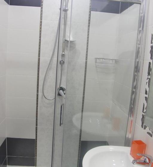 اتاق لوکس, Stella Diana