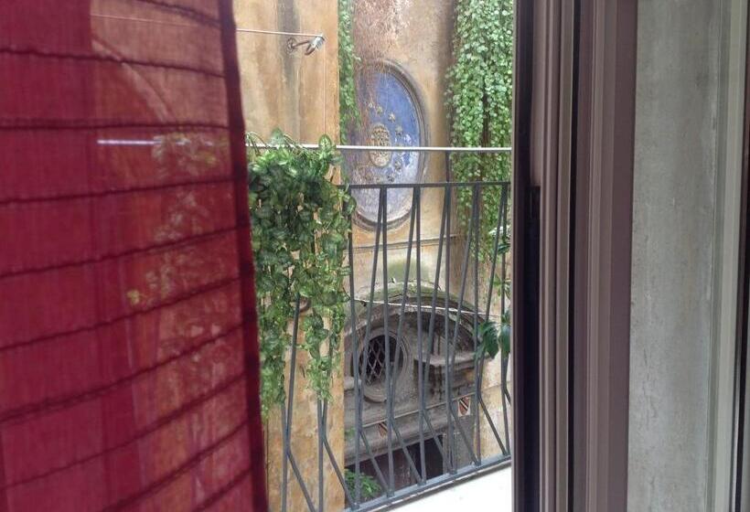 اتاق لوکس, Stella Diana