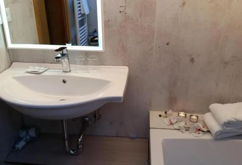 Standard Yhden Hengen Huone Parveke, Pension Florian
