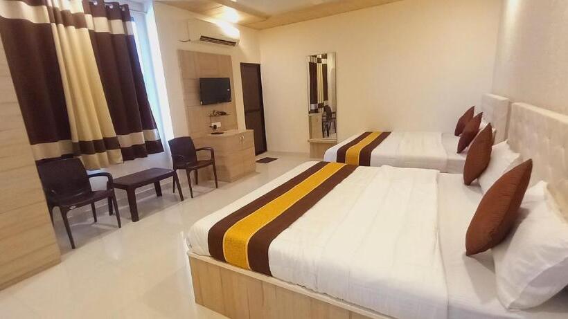 Четырехместный Номер Стандарт Вид на Сад, Sanjog Resort