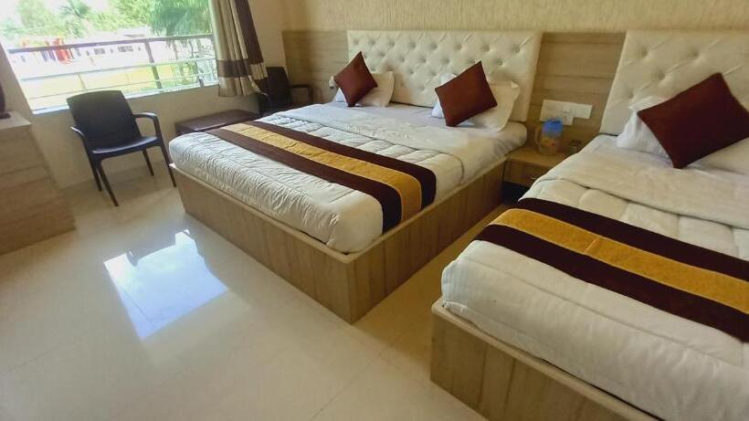 Трехместный Номер Стандарт Вид на Сад, Sanjog Resort