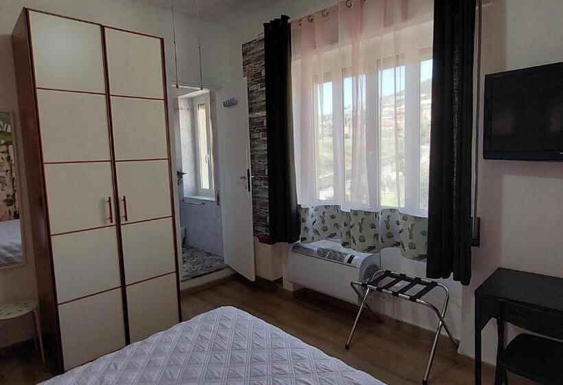 غرفة قياسية, Villa La Lanterna