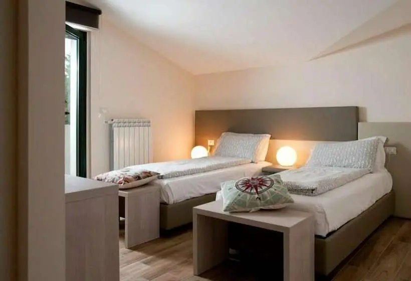 اتاق لوکس با بالکن, B&b Raffaello A Mare