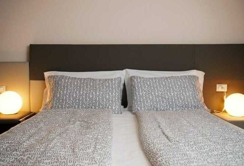 Camera Deluxe con Balcone, B&b Raffaello A Mare