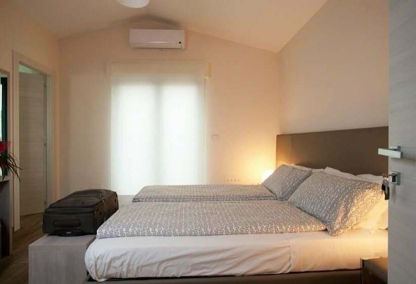 Camera Deluxe con Balcone, B&b Raffaello A Mare