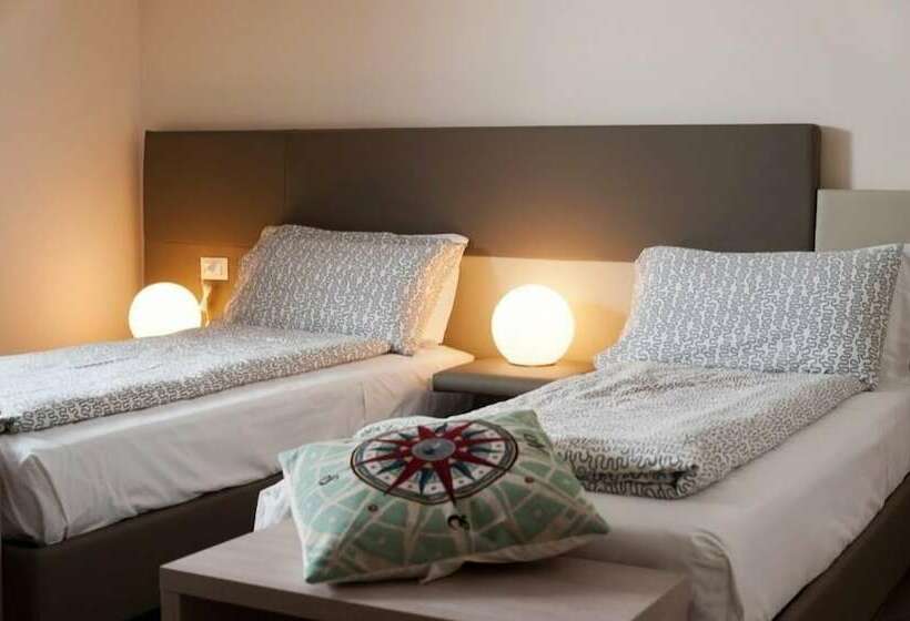 Camera Deluxe con Balcone, B&b Raffaello A Mare