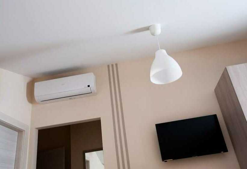 Camera Deluxe con Balcone, B&b Raffaello A Mare