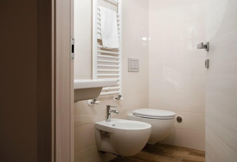 Camera Deluxe con Balcone, B&b Raffaello A Mare