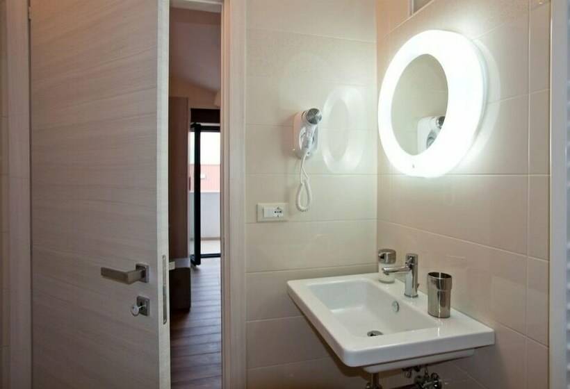 Camera Deluxe con Balcone, B&b Raffaello A Mare