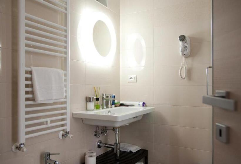 Camera Deluxe con Balcone, B&b Raffaello A Mare