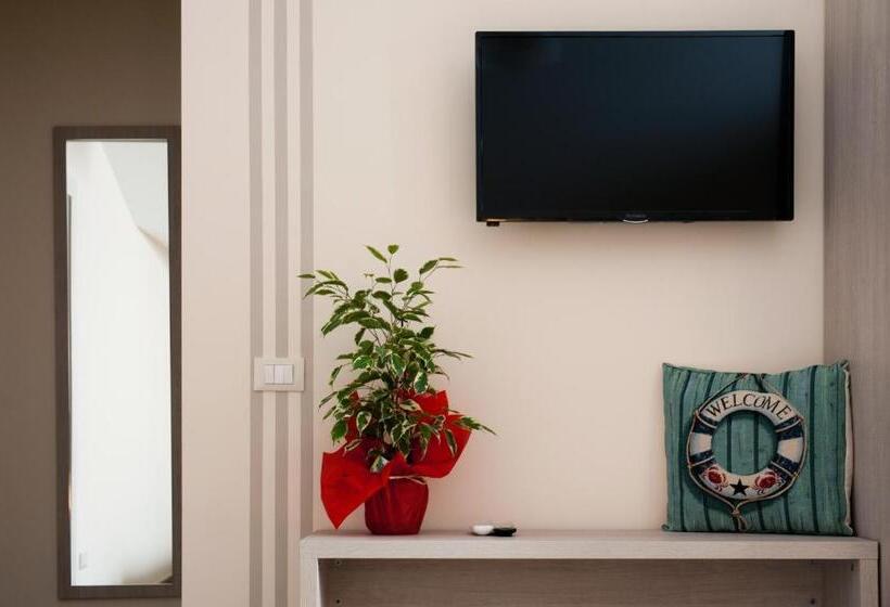 Camera Deluxe con Balcone, B&b Raffaello A Mare