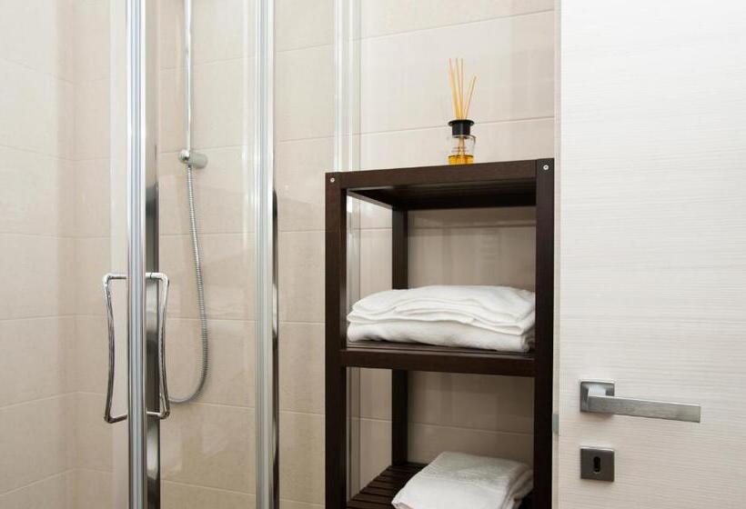 Camera Deluxe con Balcone, B&b Raffaello A Mare