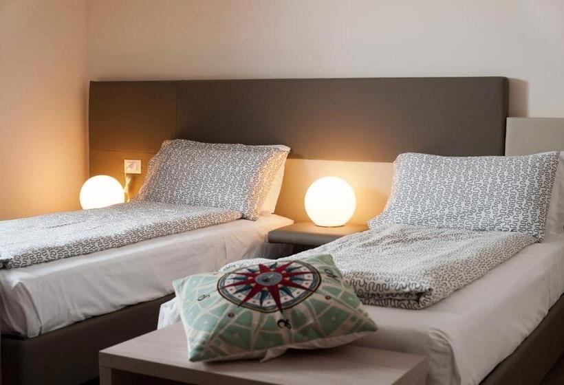 Camera Deluxe con Balcone, B&b Raffaello A Mare