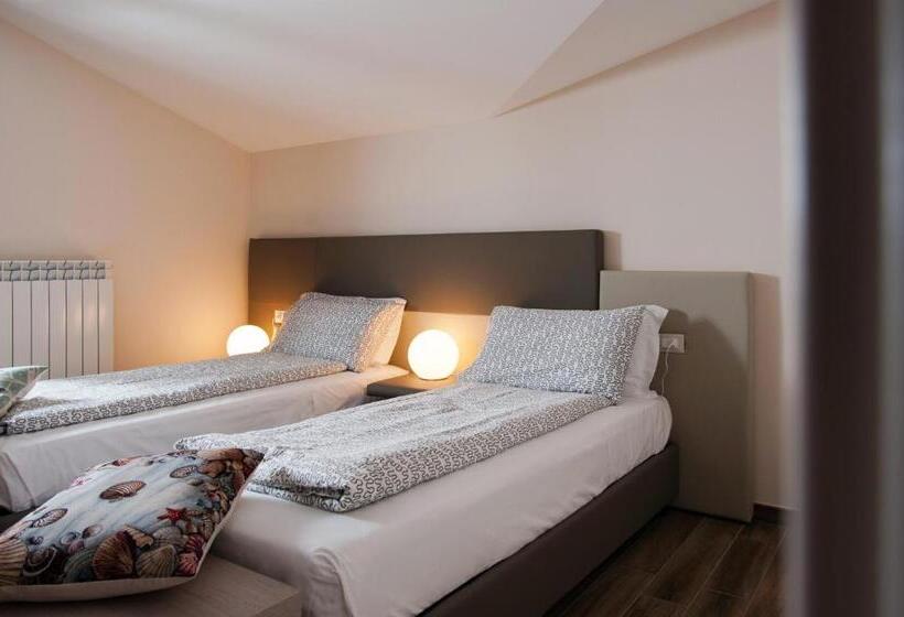 Camera Deluxe con Balcone, B&b Raffaello A Mare