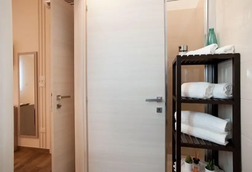 اتاق لوکس با بالکن, B&b Raffaello A Mare