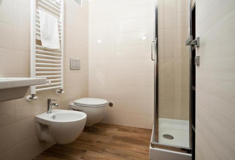 Camera Deluxe con Balcone, B&b Raffaello A Mare