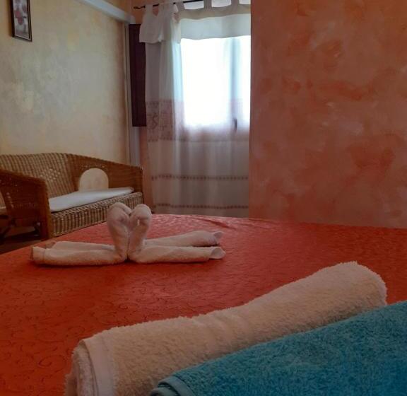 スタンダードトリプルルーム, B&b Sa Funtana