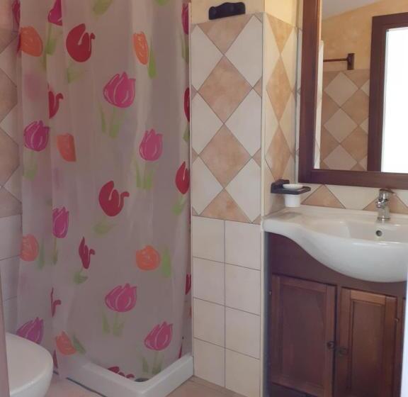 スタンダードトリプルルーム, B&b Sa Funtana