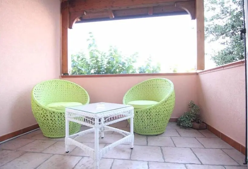 Standard-huone Parveke, Il Giardino Delle Jacaranda