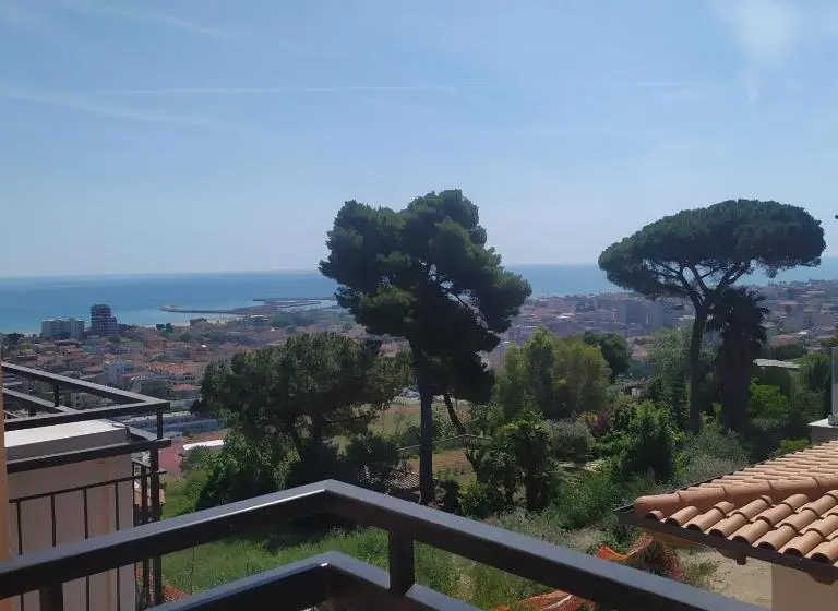 Deluxe Kolmen Hengen Huone, Terrazza Sul Mare