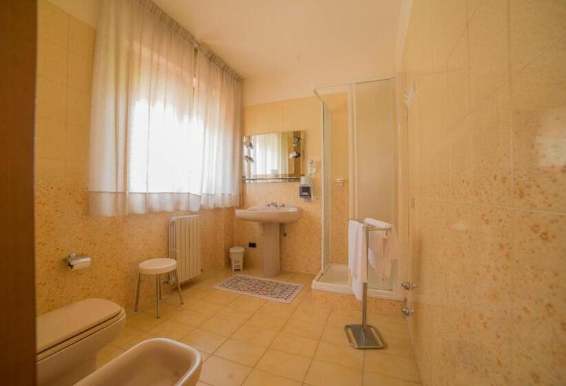 غرفة قياسية ثلاثية مزودة بشرفة, Santa Maria