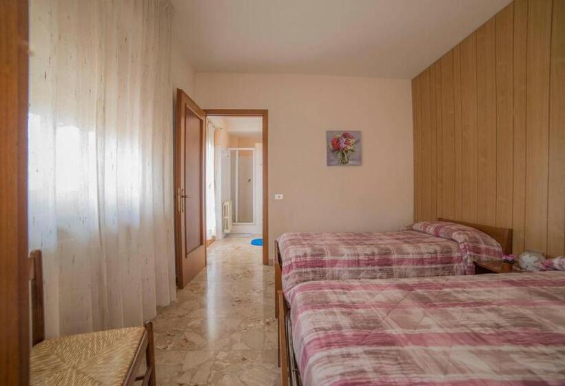 جناح جونيور مزوَّد بشرفة, Santa Maria