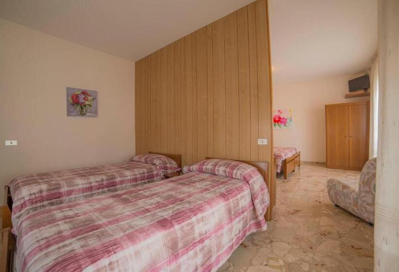 جناح جونيور مزوَّد بشرفة, Santa Maria