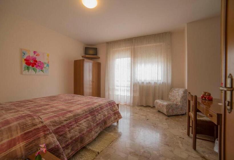 جناح جونيور مزوَّد بشرفة, Santa Maria