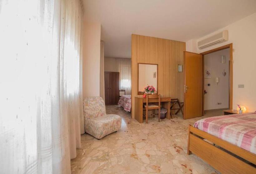 جناح جونيور مزوَّد بشرفة, Santa Maria